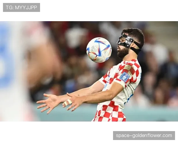 特写瞬间：格瓦迪奥尔精彩滑铲，在底线前将一次威胁传中破坏出边线